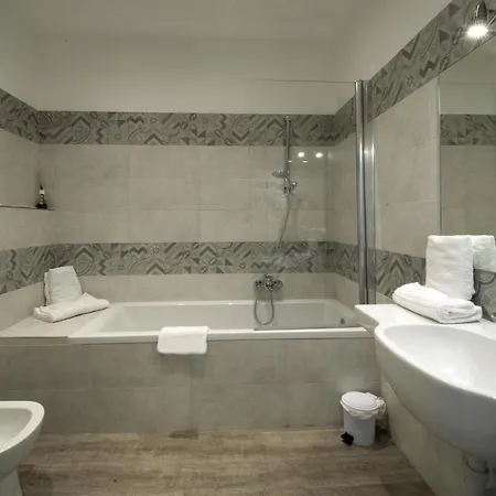 Aparthotel Alexander Suites & *