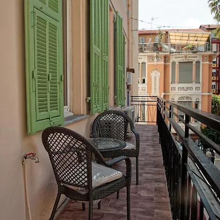 Alexander Suites & San Remo