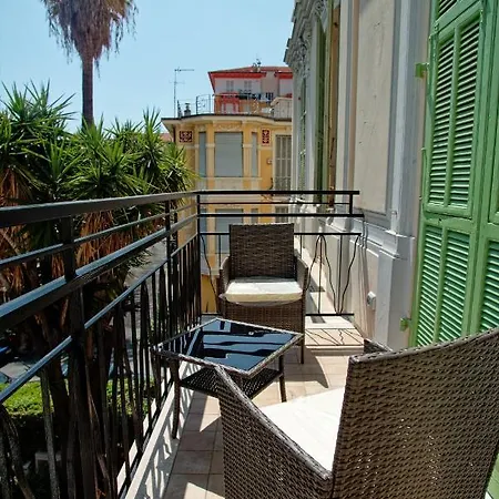 Alexander Suites & San Remo